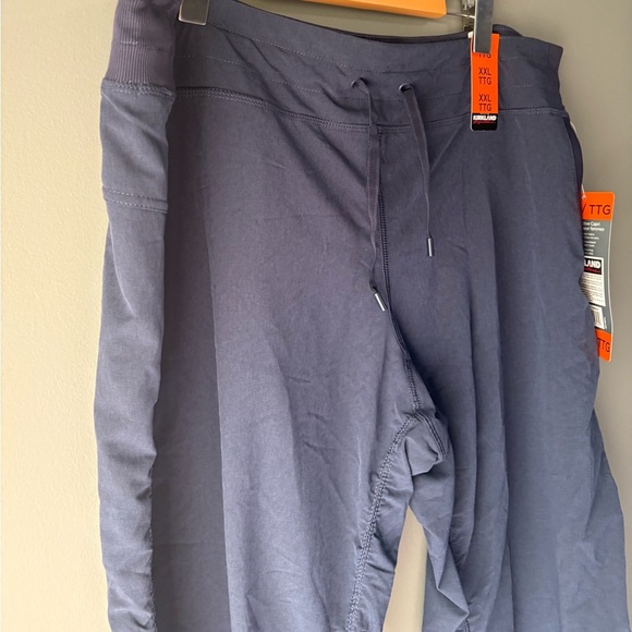 NWT Kirkland size XXL, navy blue capri, drawstring waist, stretchy - Picture 5 of 7